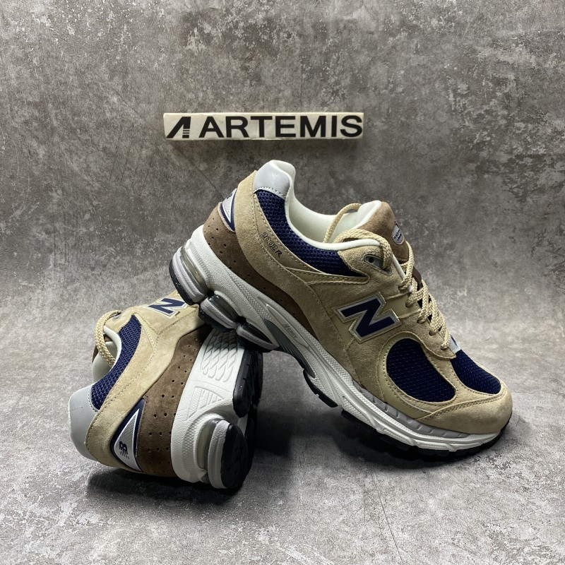 new Ba1an*e 2002r beige navy blue