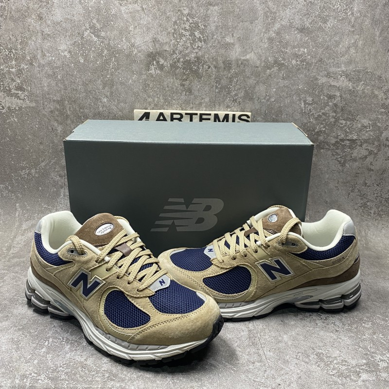 new Ba1an*e 2002r beige navy blue