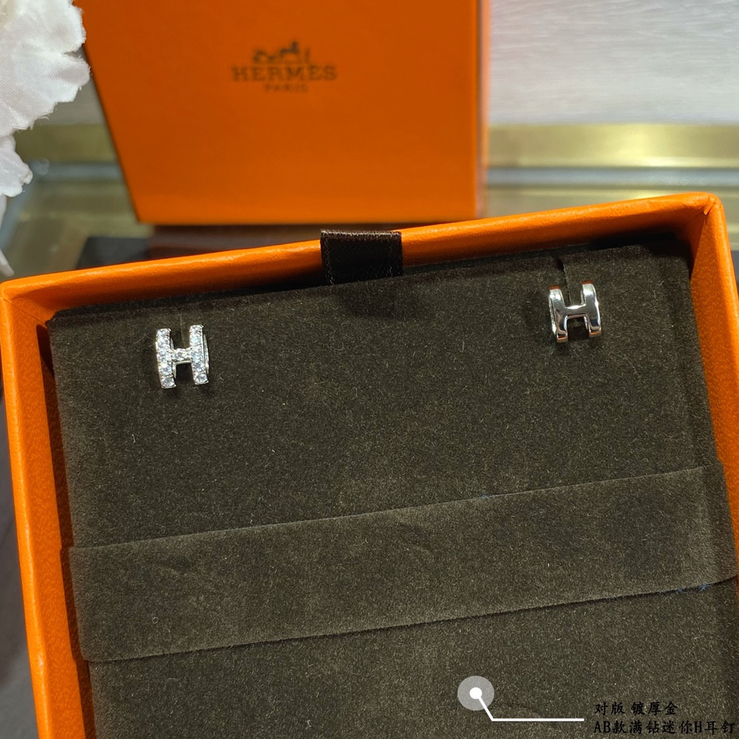 H**me5 ab style fully di*m*nd-encrusted h stud earrings