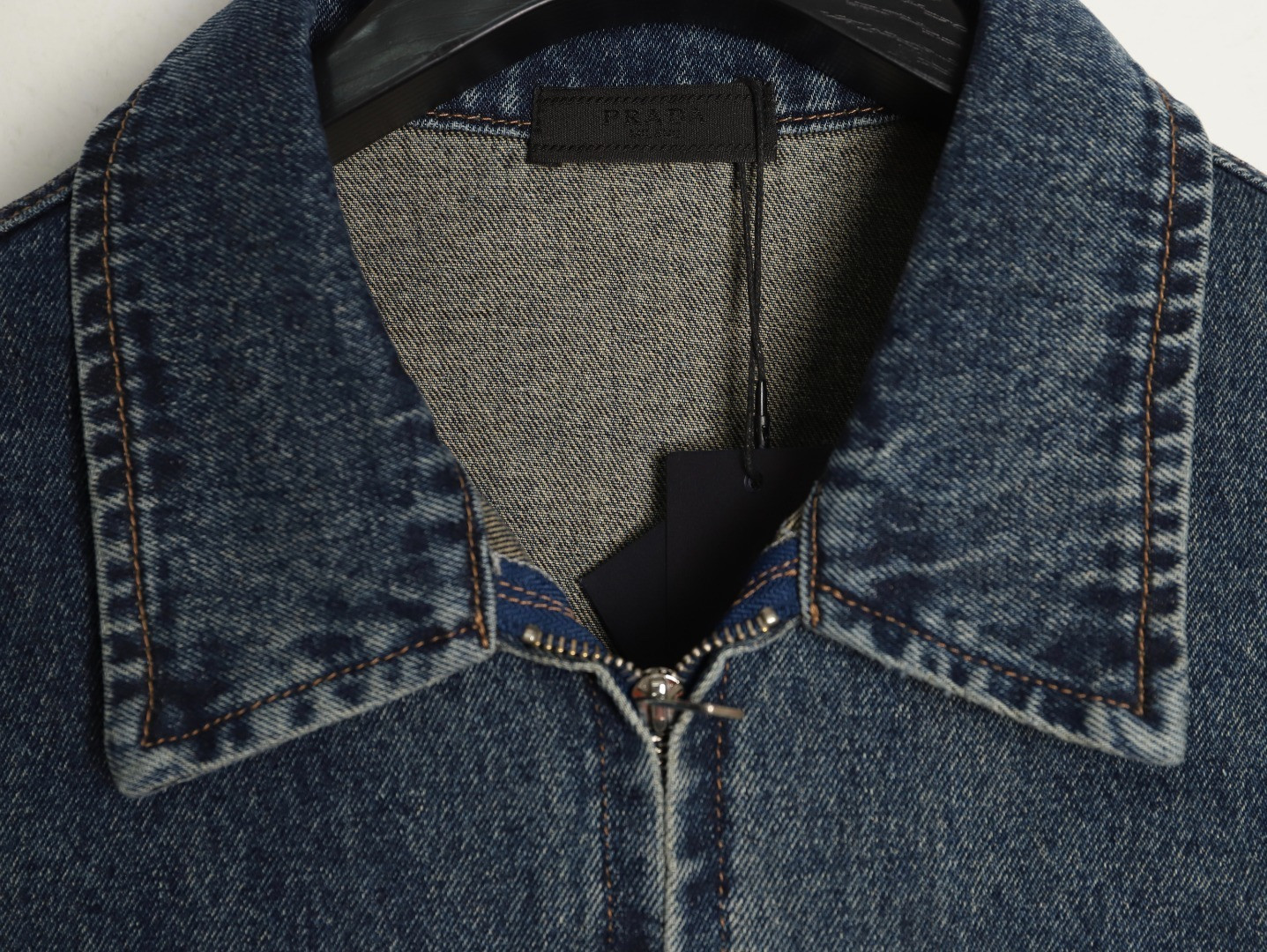 pra*a De*1m jacket
