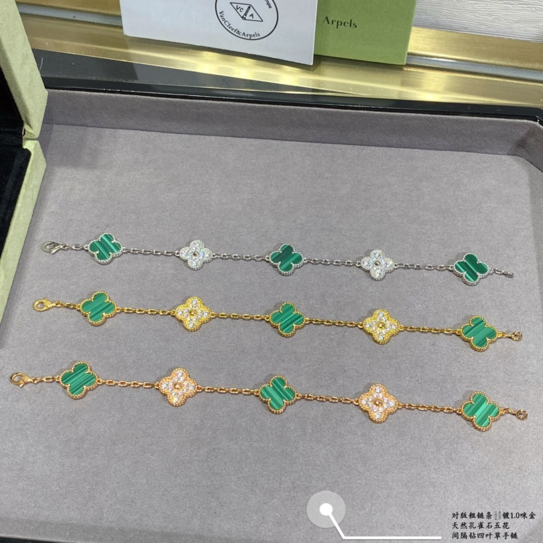 v*n cl*f & arpels natural malachite interval Di*m*nd five-flower four-leaf clover bracelet