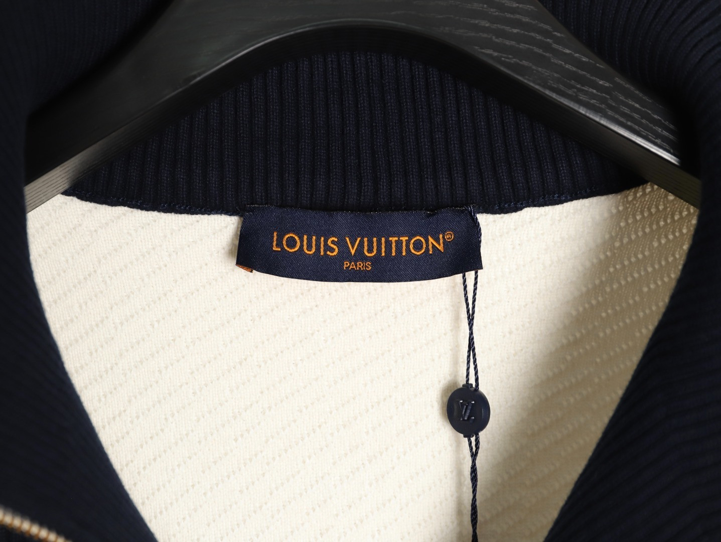 l0*is V*t0n lv sweaters coats