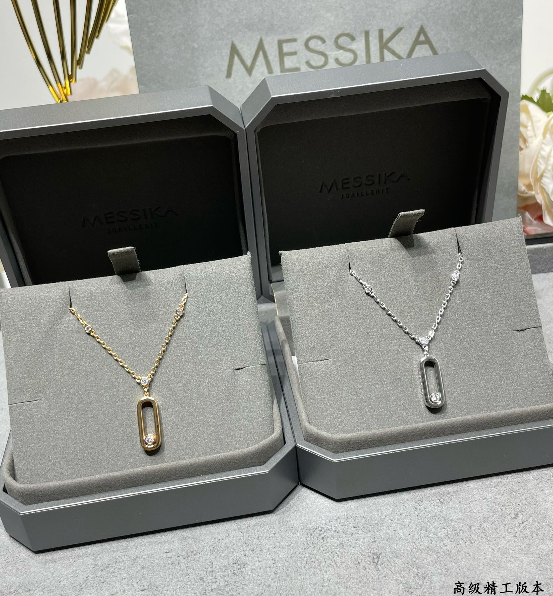 Mes1kaa polished single di*m*nd moving necklace