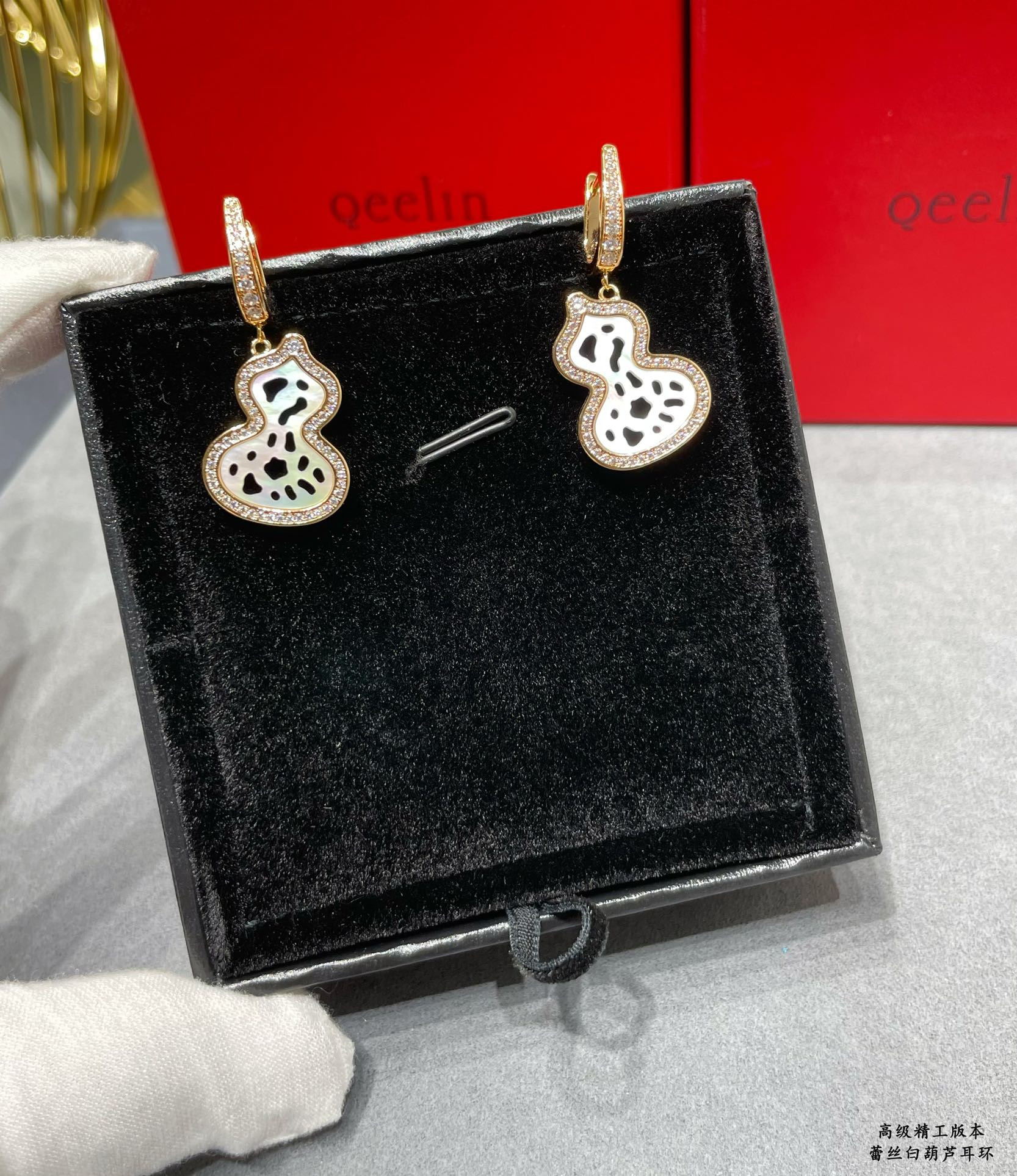Qeelin Lace Gourd Earrings