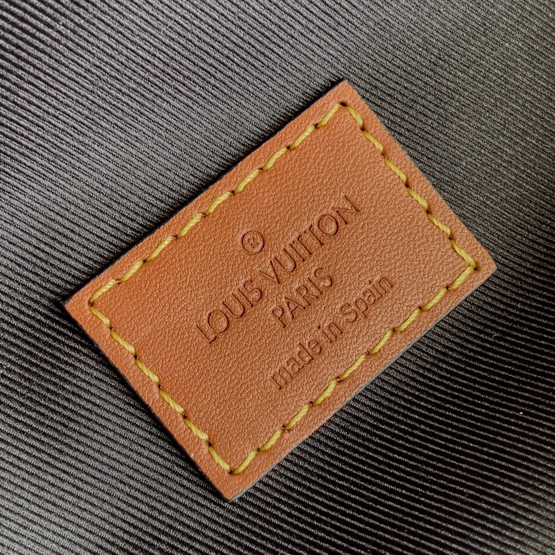 LV BUMBAG M45220