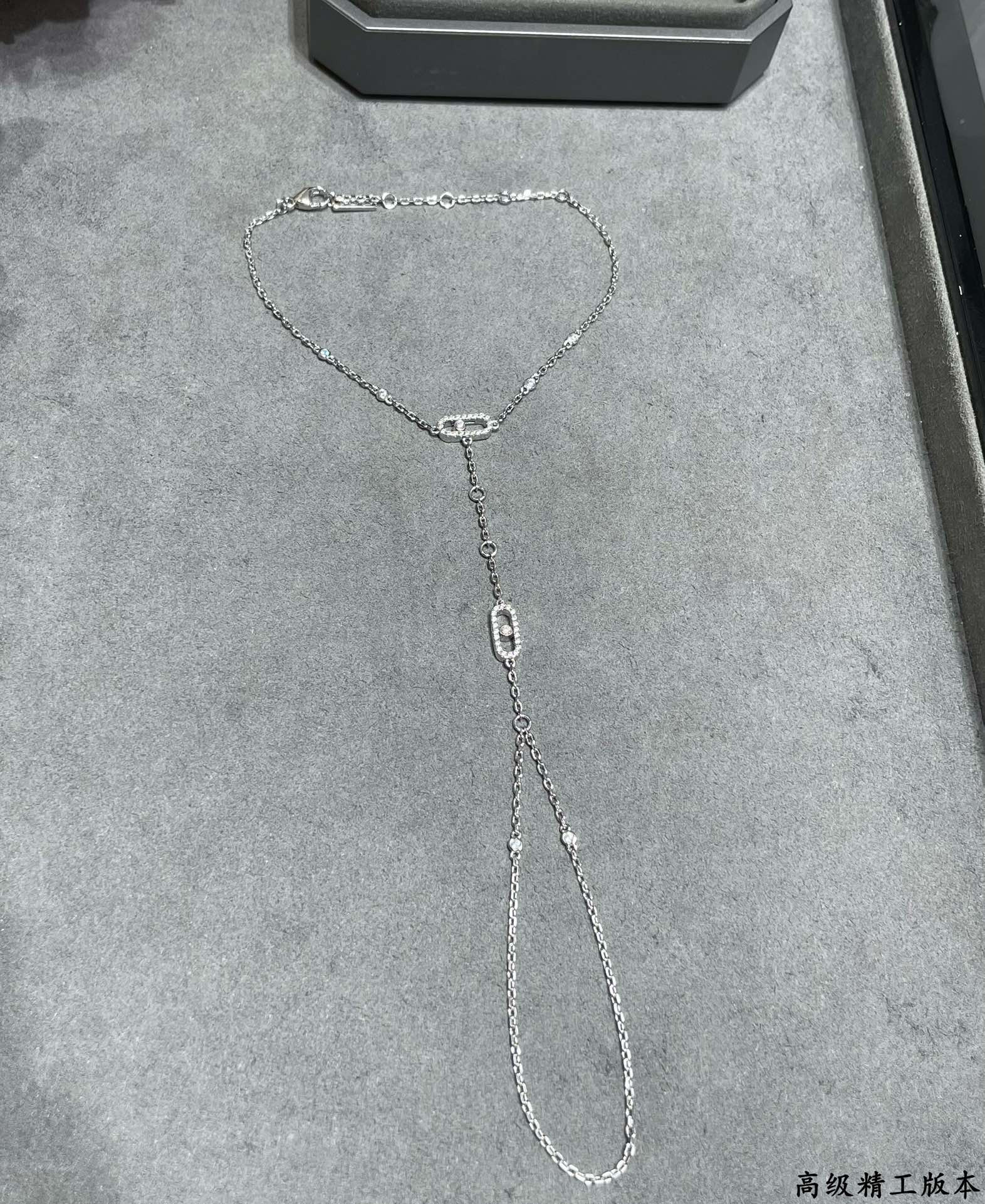 Mes1kaa moving arm bracelet
