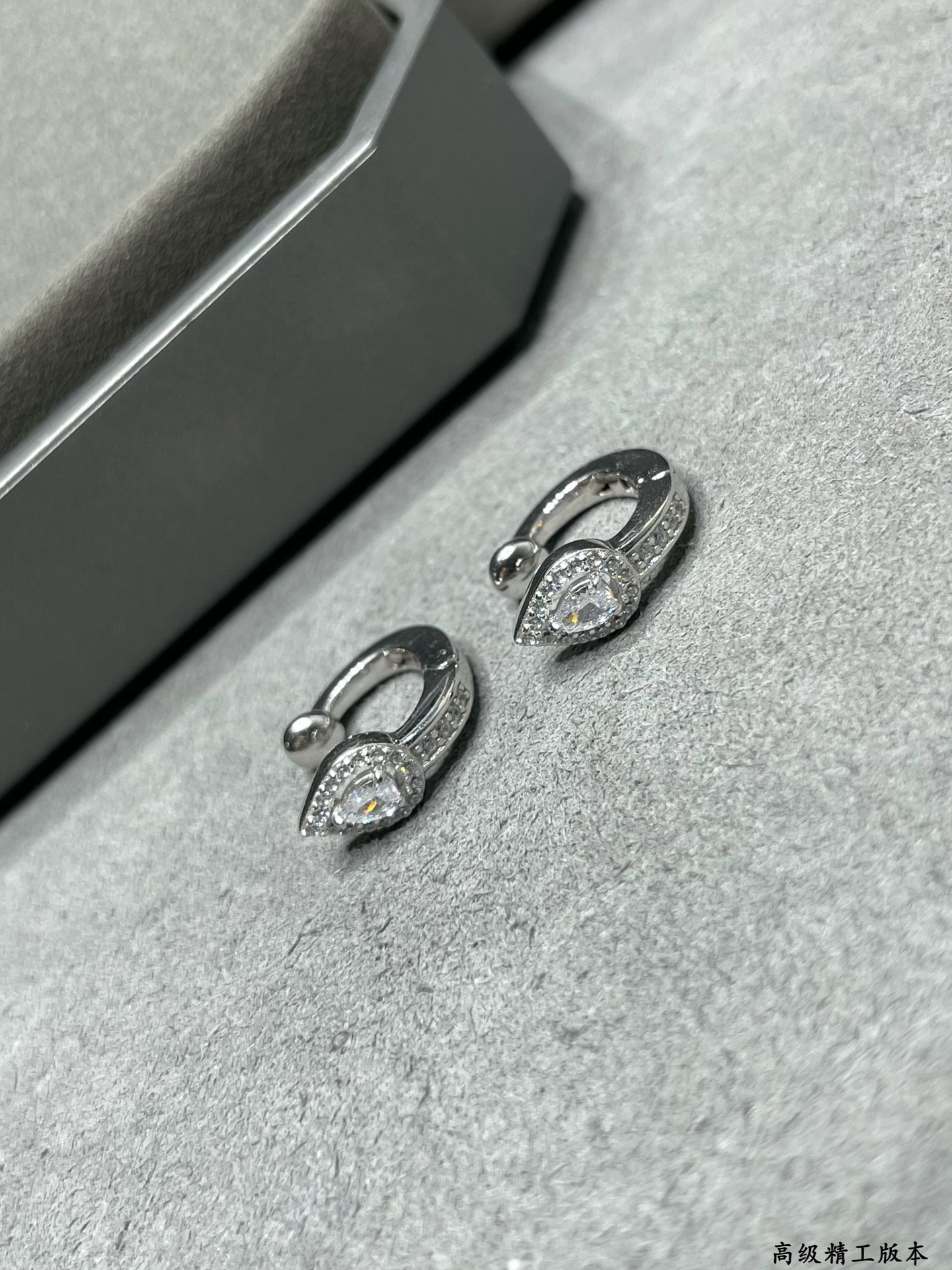 Mes1kaa drop ear clips earrings