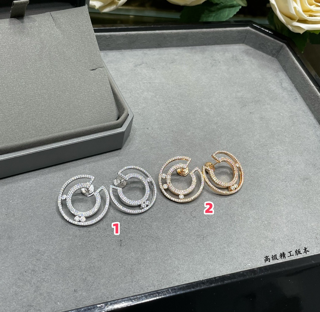 Mes1kaa semi-hoop earrings