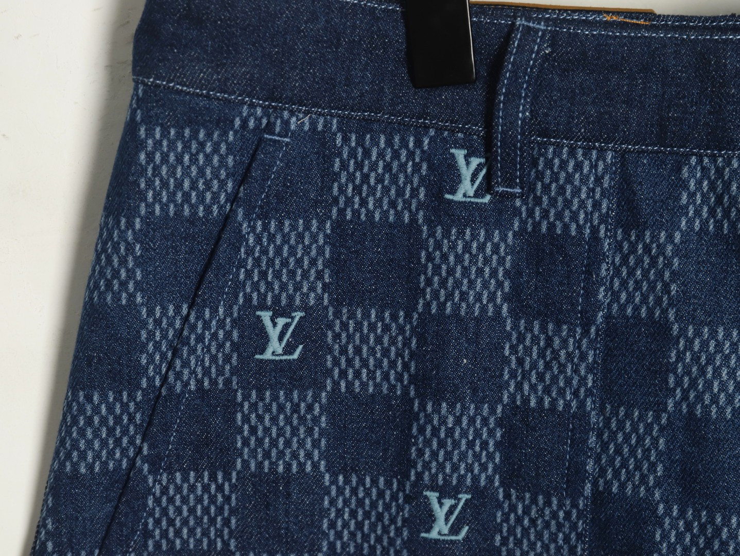 l0*is V*t0n lv shorts