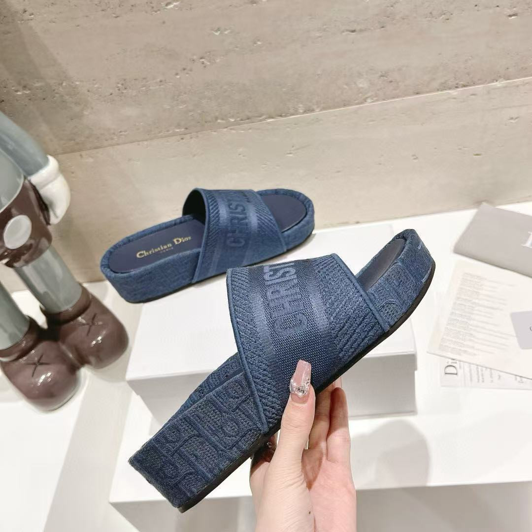 ua D*or sandal