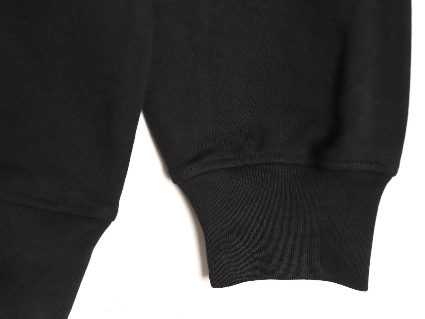 G*u*i 25fw hoodies