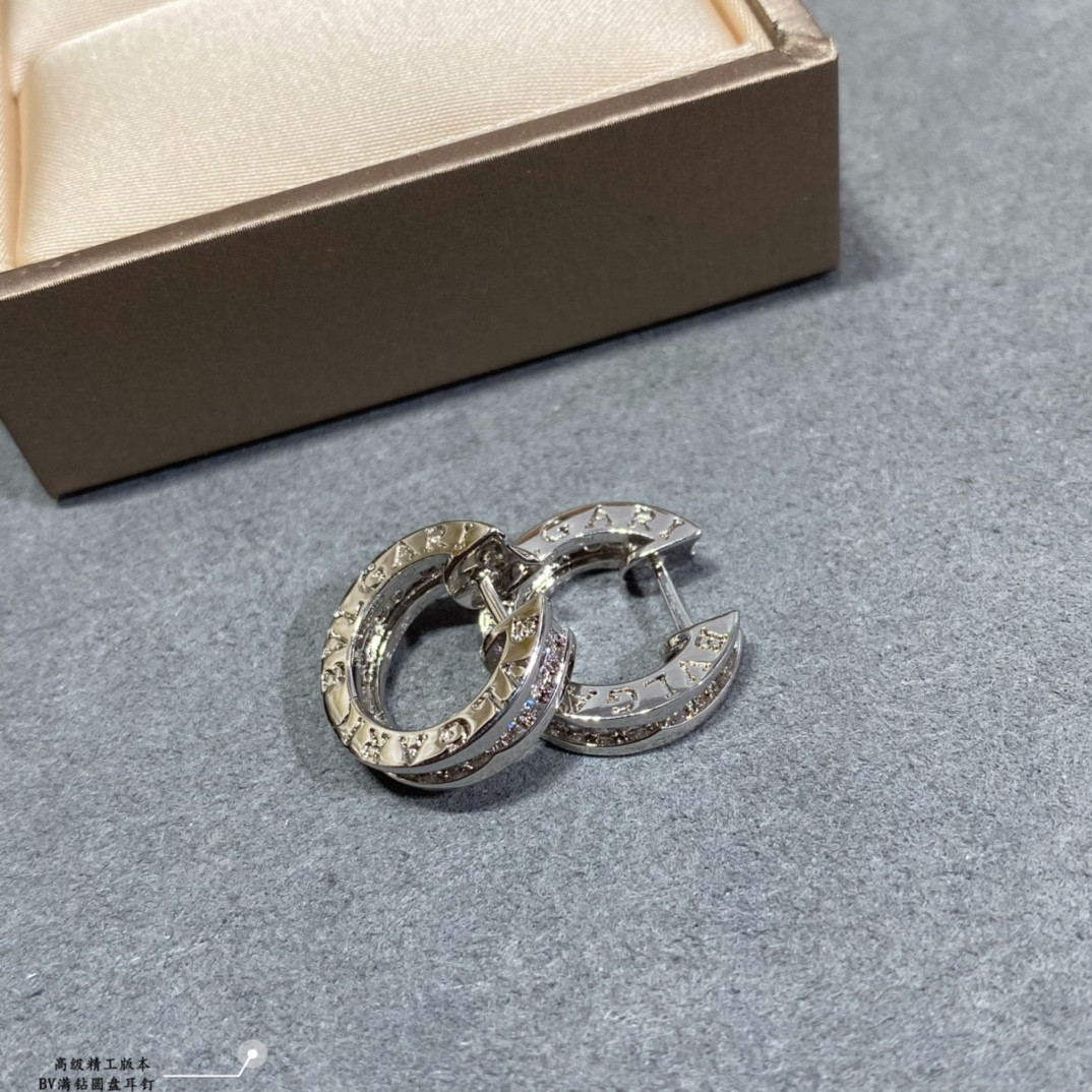 b*l*ai disc full of Di*m*nds earrings