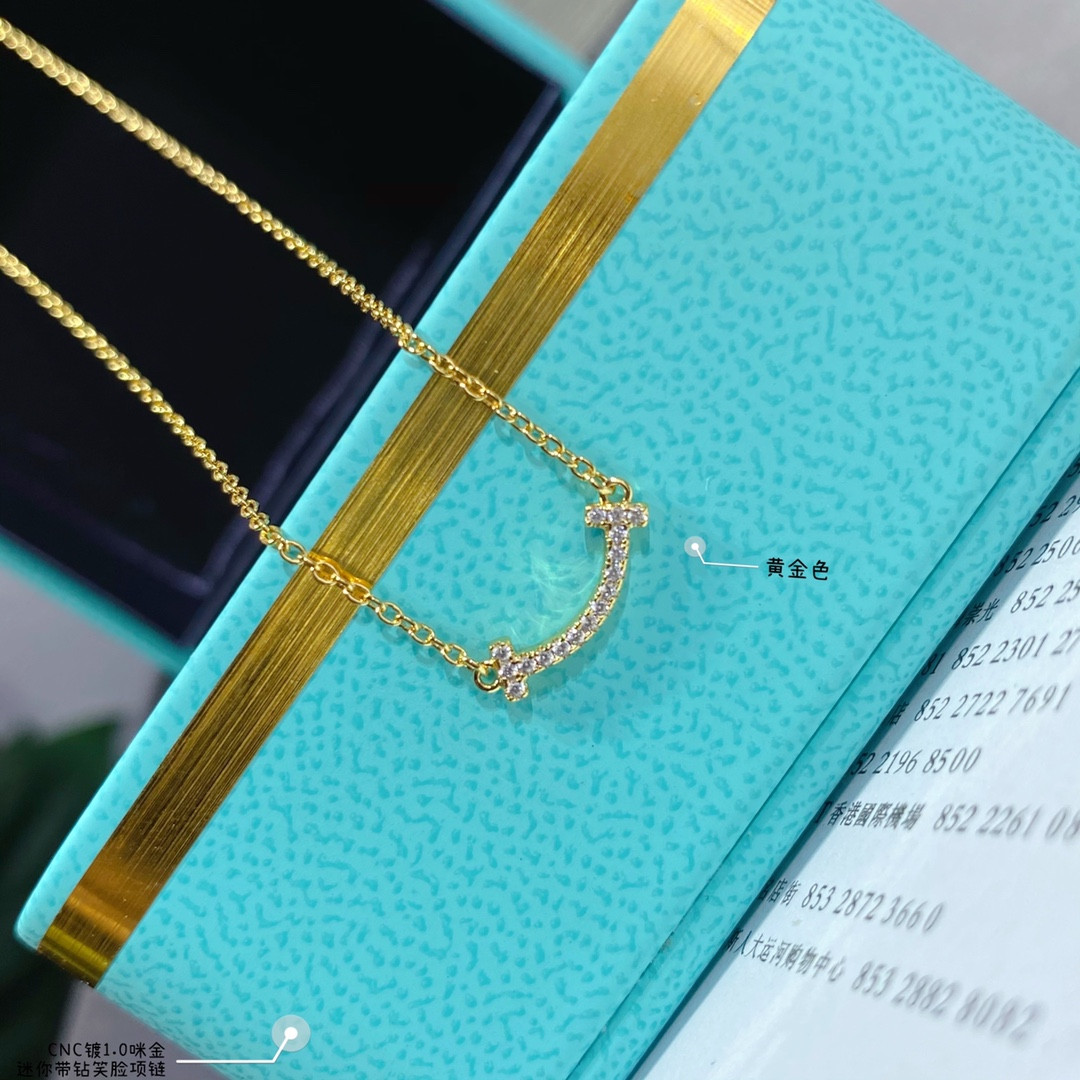 t*f*ny & co. mini smile with Di*m*nd necklace