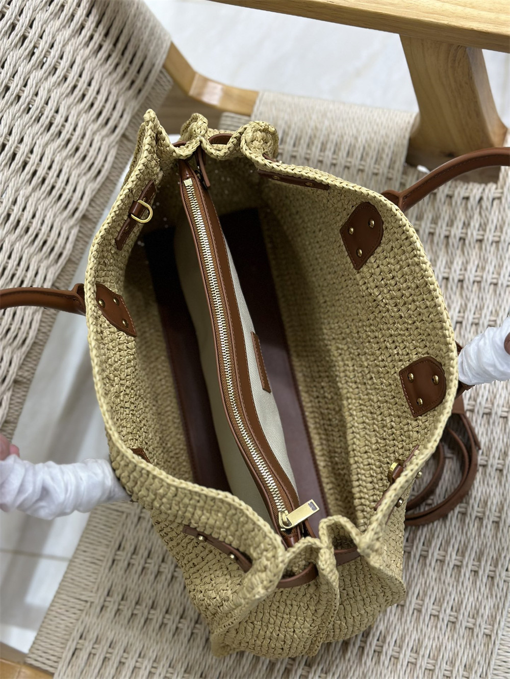 y*l sac de jour medium s*pple in raffia and vegetable-tanned leather naturel and bR1ck