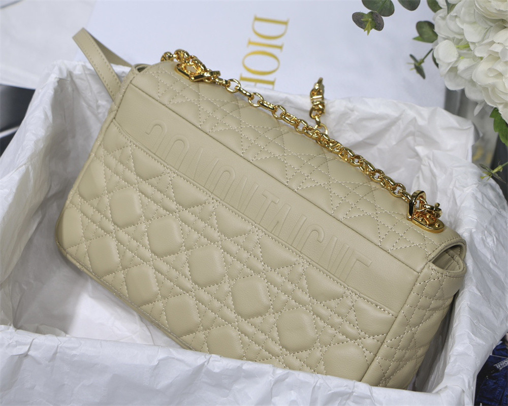 large d*or caro bag beige S*pple cannage calfskin 29 x 18 x 10 cm