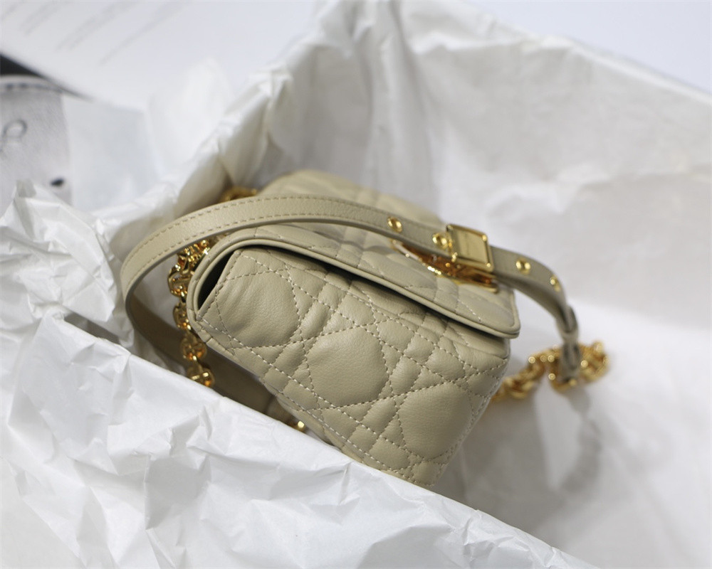small d*or caro bag beige S*pple cannage calfskin 20 x 12 x 7 cm