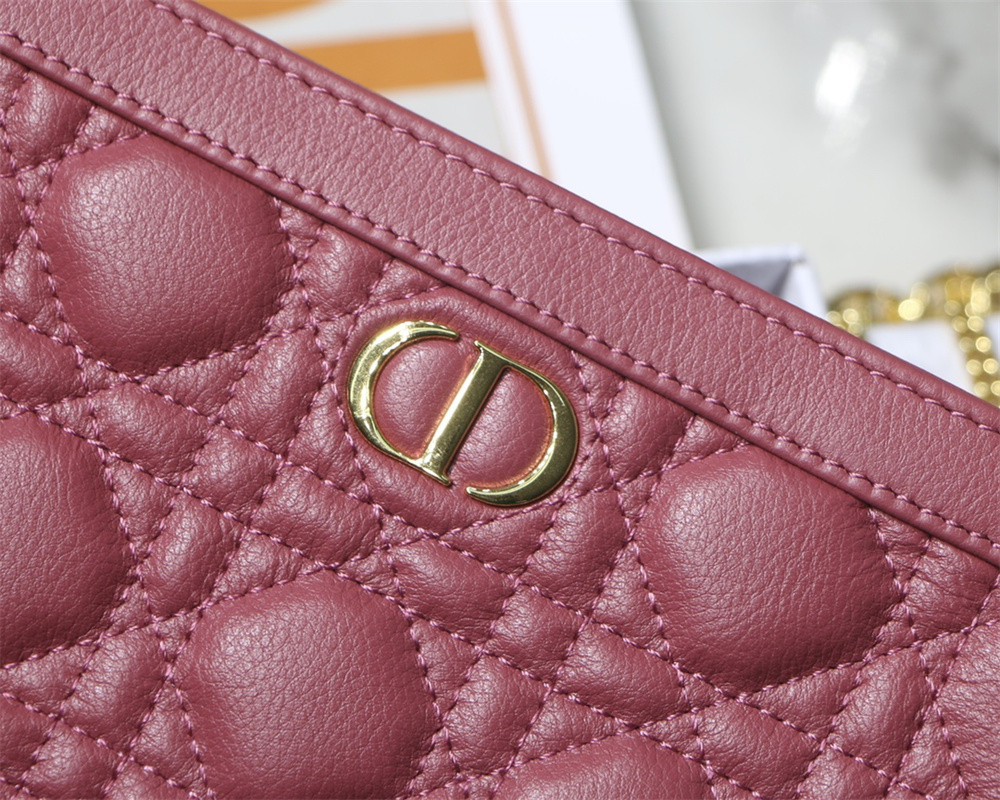 d*or caro zipped pouch with chain red S*pple cannage calfskin 19 x 14 x 4.5 cm