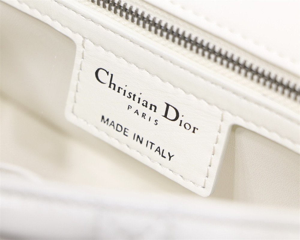 small d*or caro bag ivory S*pple cannage calfskin with silver hardware 20 x 12 x 7 cm