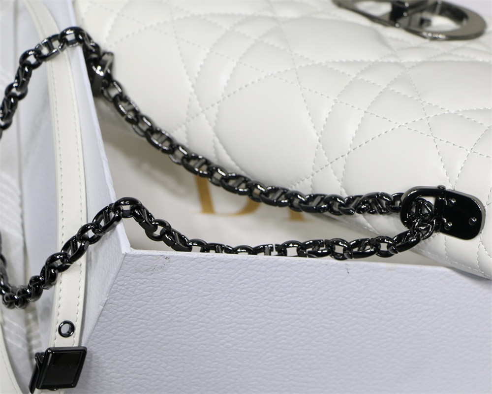 medium d*or caro bag ivory S*pple cannage calfskin 25.5 x 15.5 x 8 cm