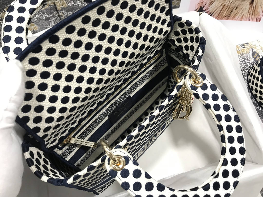 medium D*or lady d-lite bag polka dots  24 x 20 x 11 cm
