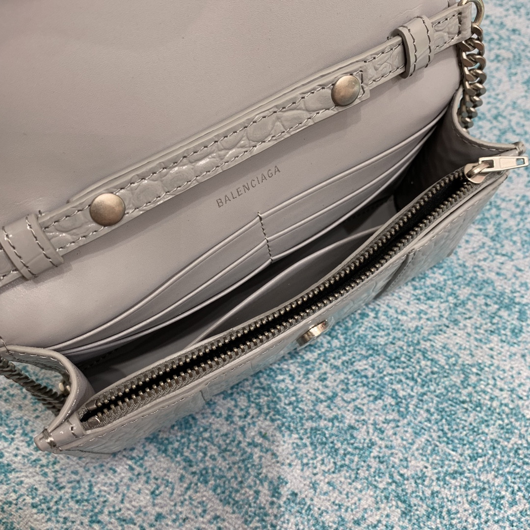 Ba*len*cia*ga women