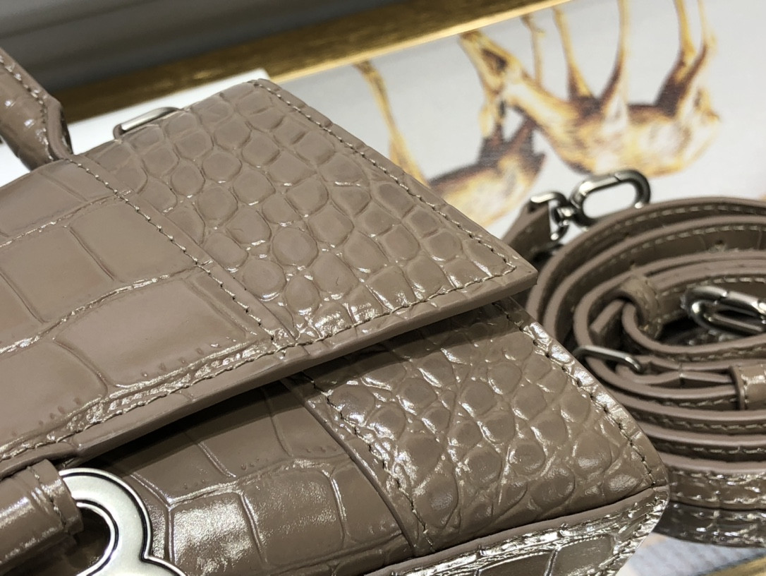 Ba*len*cia*ga women