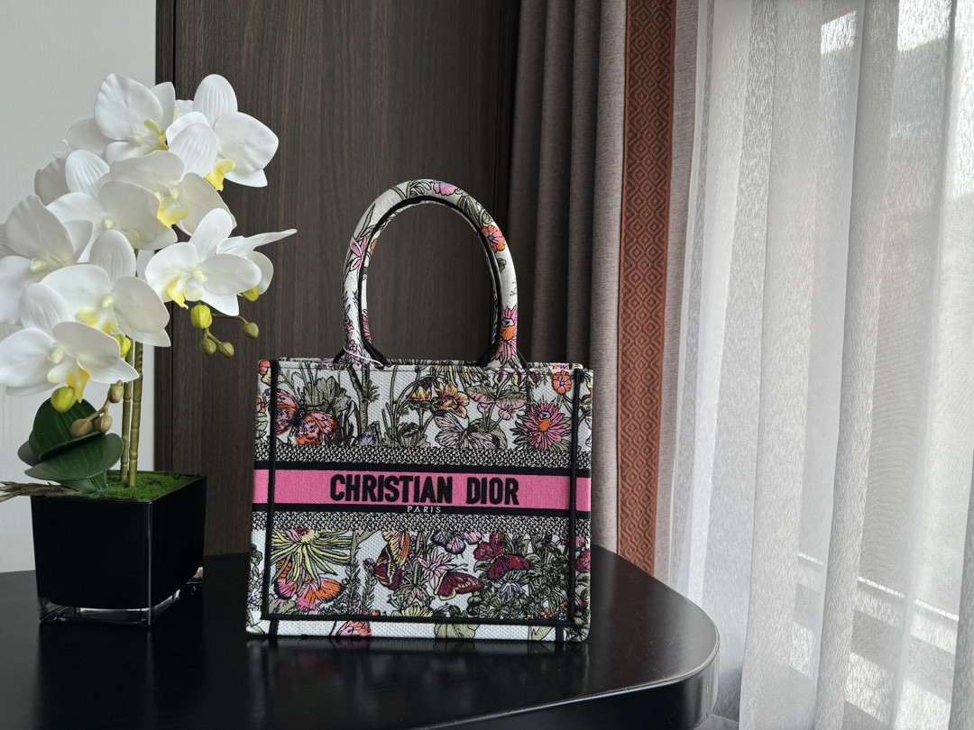 small D*or book tote white multicolor mexico millefiori embroidery 10.5 x 8.5 x 5.5 inches