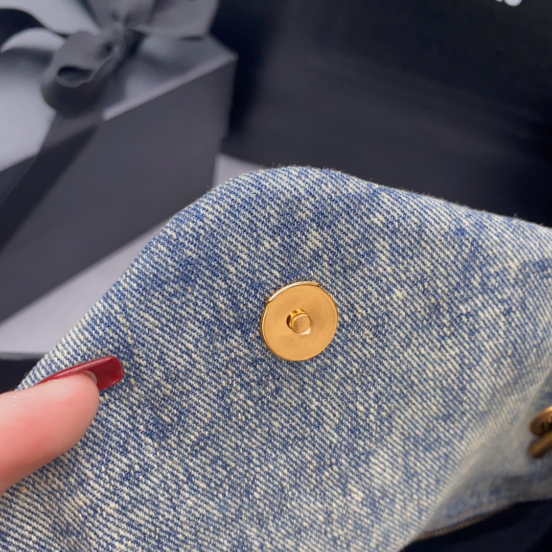 y*l puffer in suede and De*1m light blue 23 x 15.5 x 5.8 cm