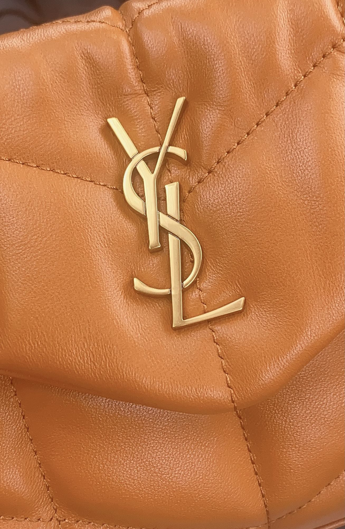 Y*L puffer in leather orange 23 x 15.5 x 5.8 cm