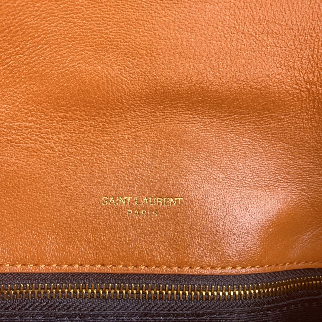 Y*L puffer in leather orange 23 x 15.5 x 5.8 cm