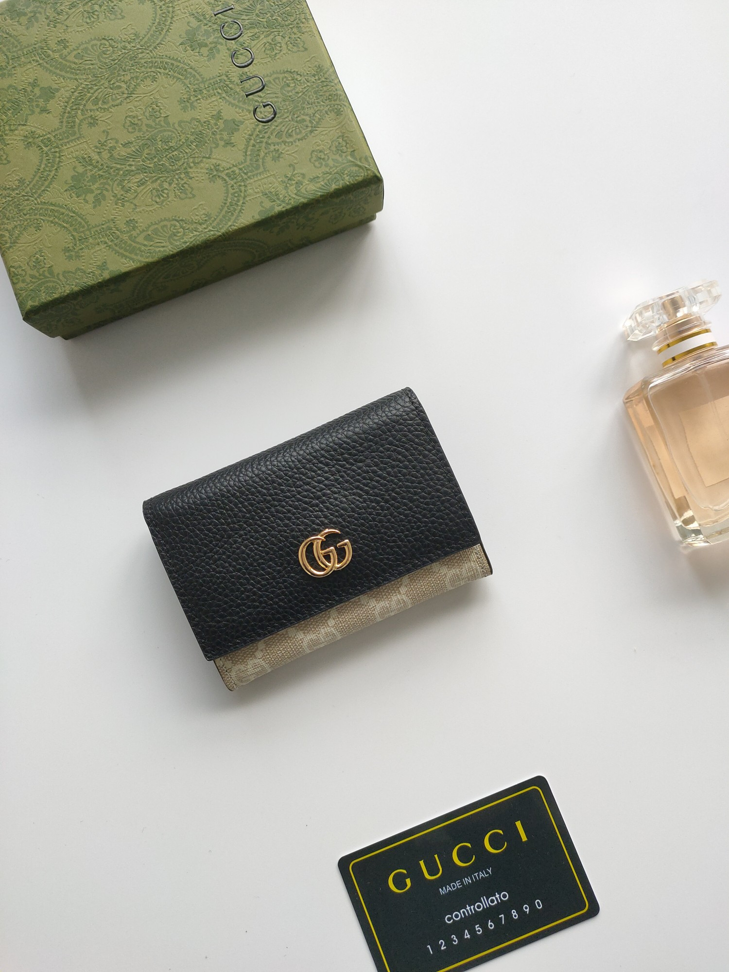 G*u*i gg card case wallet