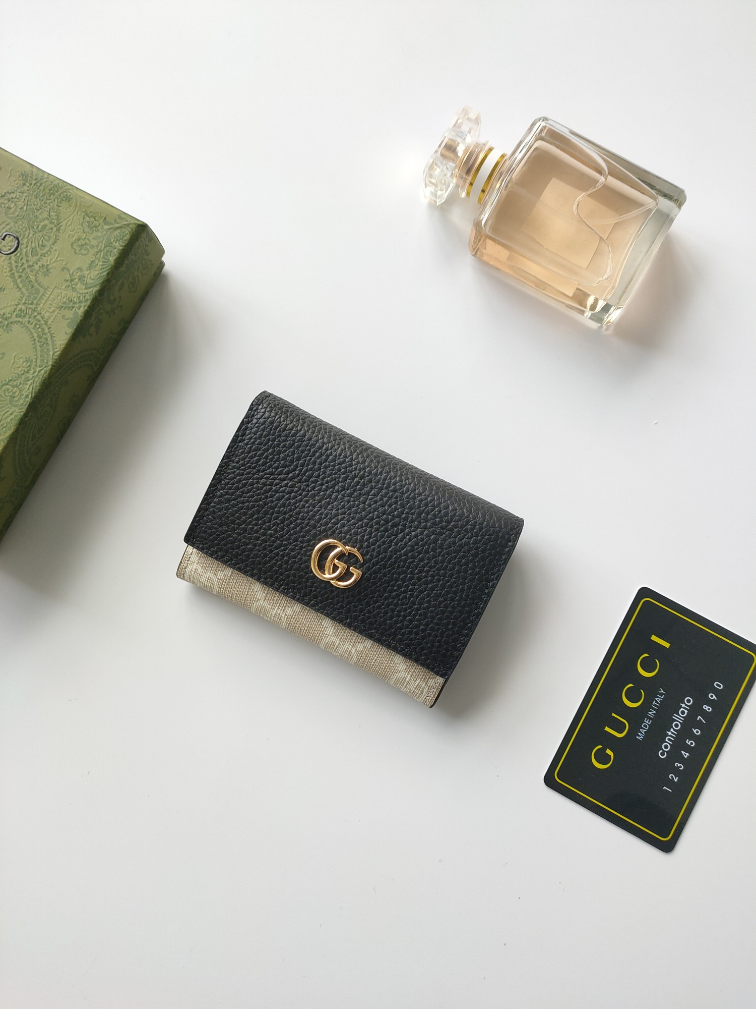 G*u*i gg card case wallet