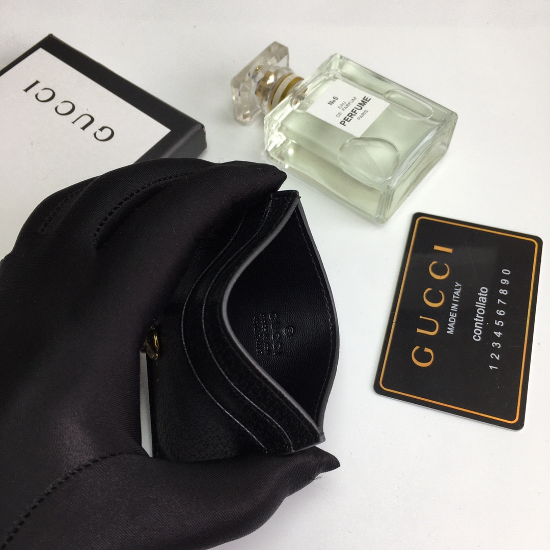 G*u*i gg  card case wallet