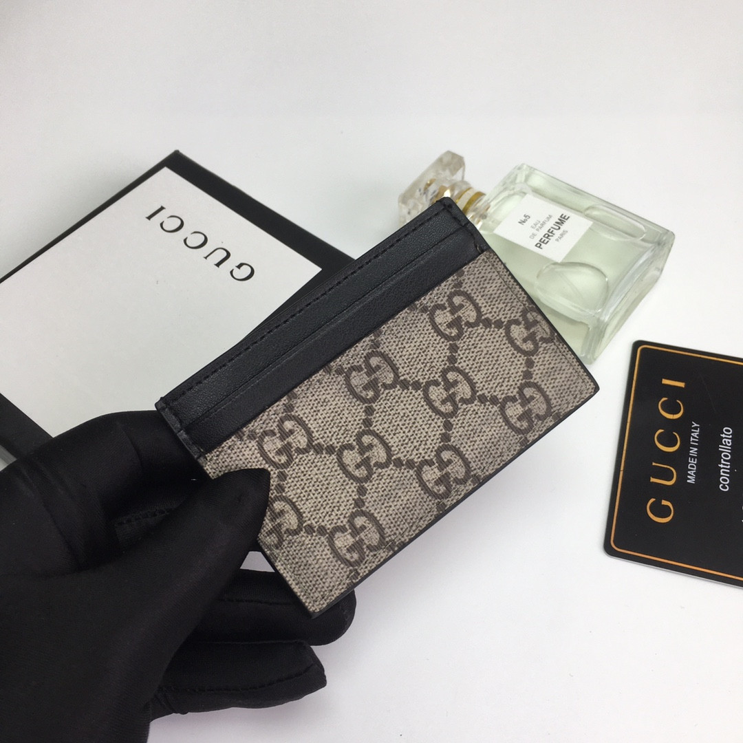 G*u*i gg  card case wallet