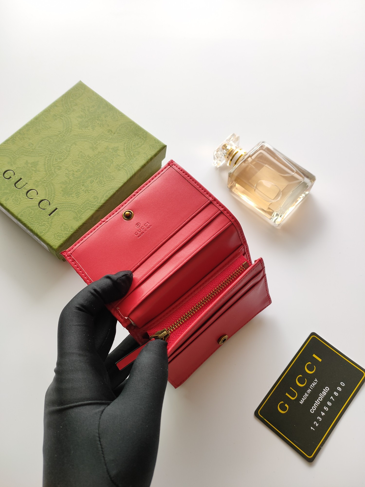 G*u*i gg  card case wallet