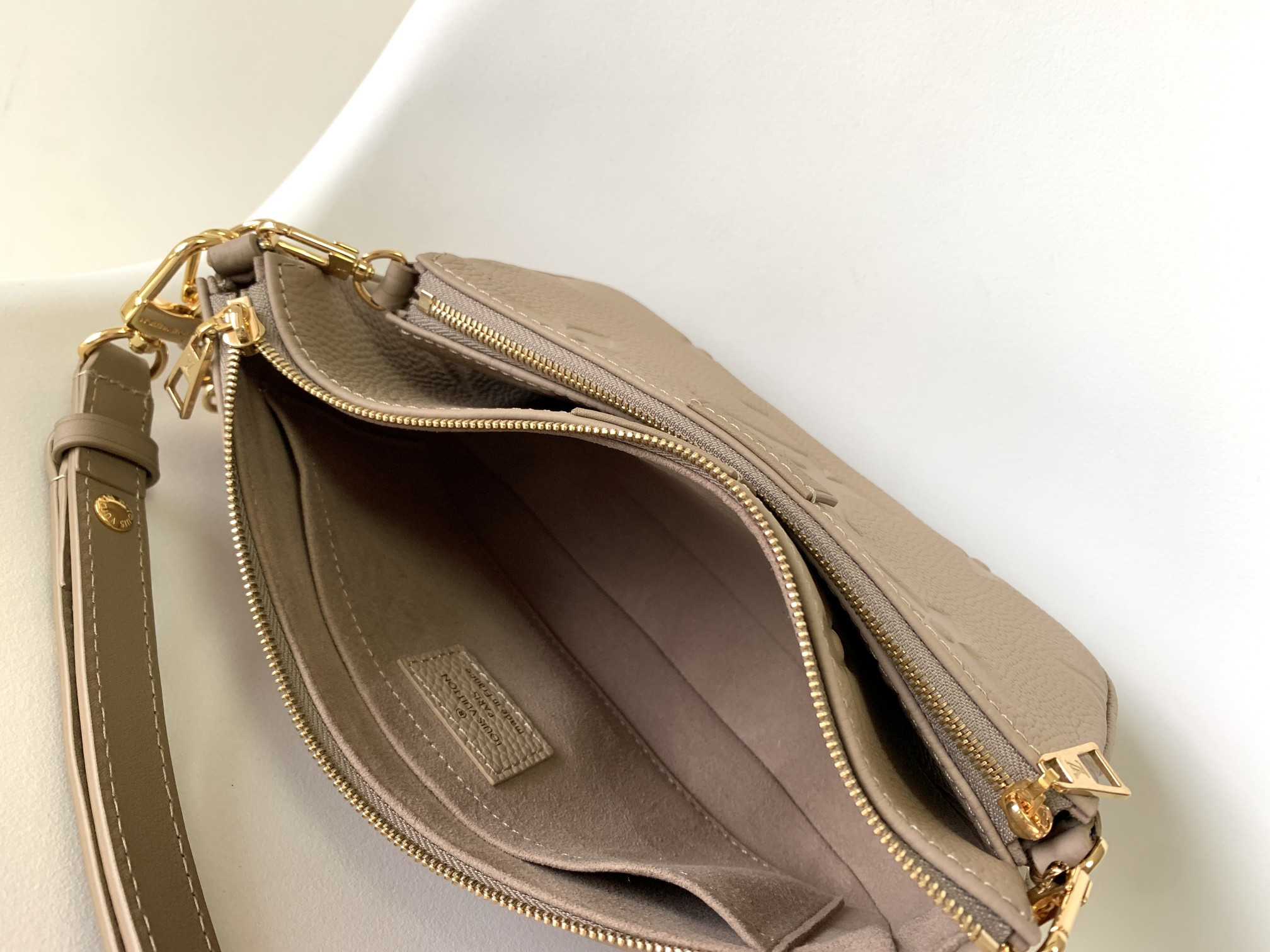 l0*is V*t0n multi pochette accessoires gray 9.4 x 5.3 x 1.6 inches