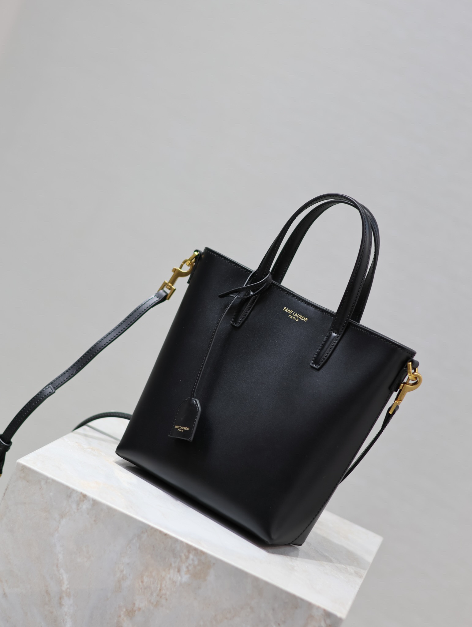 y*l Sa**t Lau*nt paris mini toy shopping in smooth leather black 7.1 x 6.7 x 3.1 inches