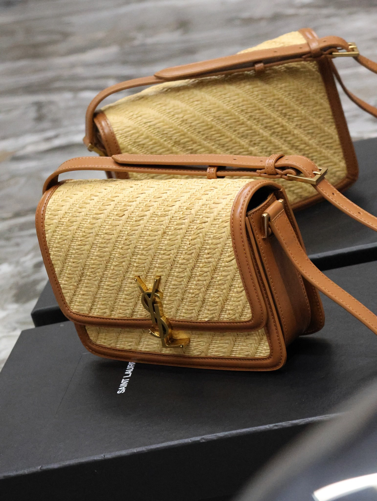 y*l solferino medium satchel in raffia and vegetable-tanned leather natural sand and bR1ck 9.8 x 6.7 x 2 inches