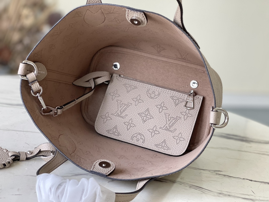 LV Blossom M21849 20.0 x 20.0 x 12.5 CM
