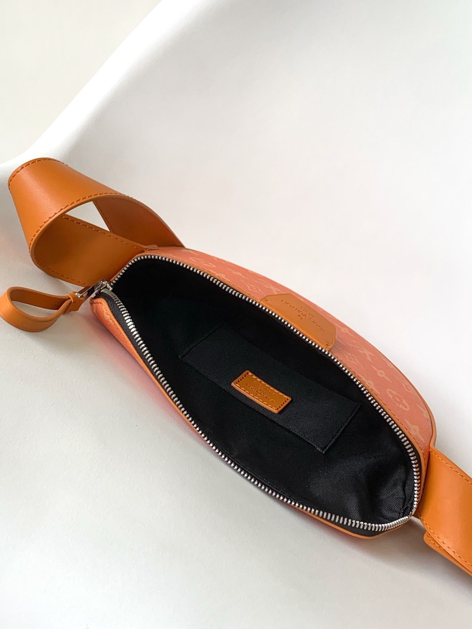 LV M31029 Moon Crossbody 9.6 x 6.3 x 1.8 inches