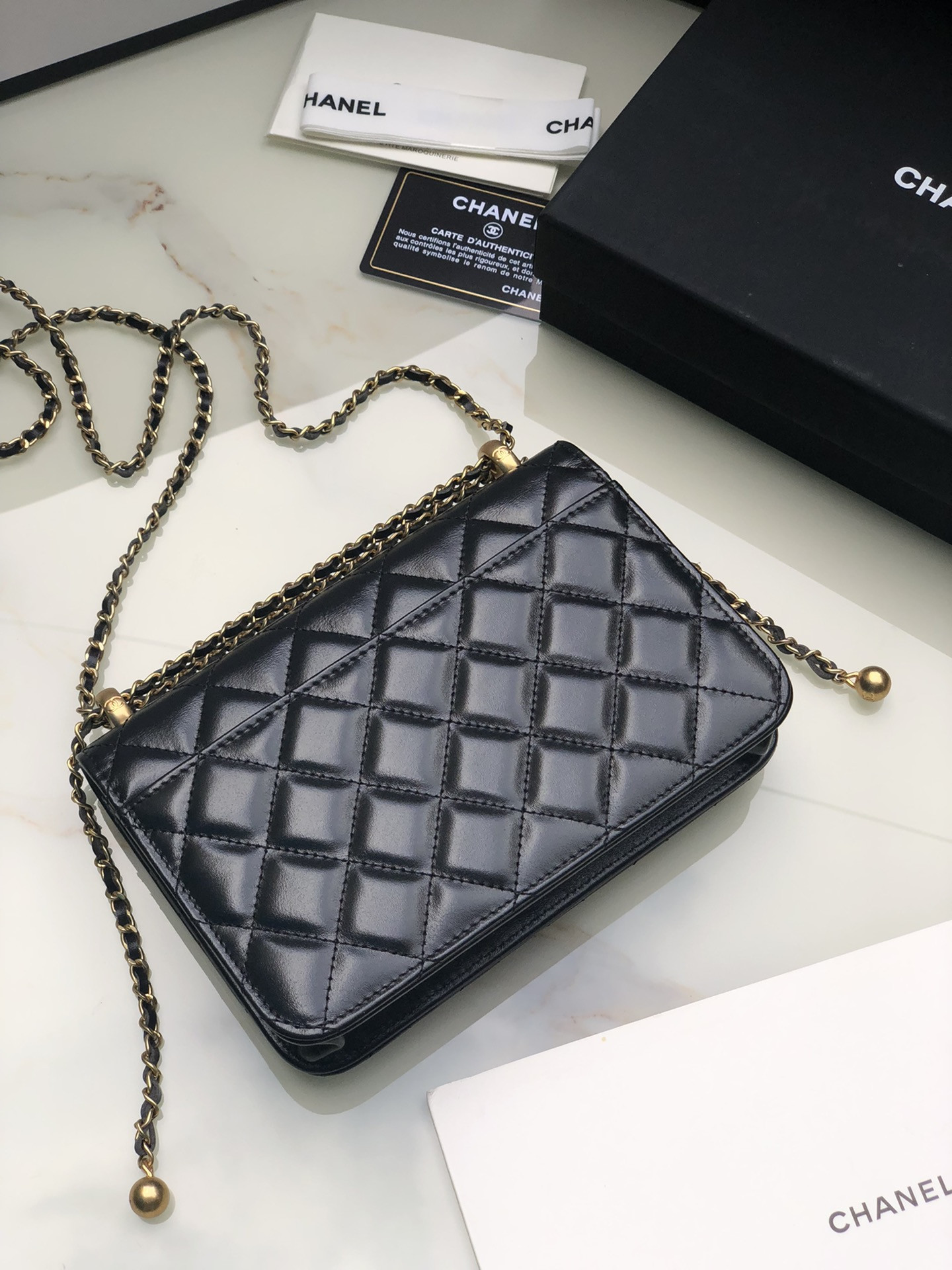 Ch*el classic wallet on chain black 4.8 × 7.5 × 1.4 in