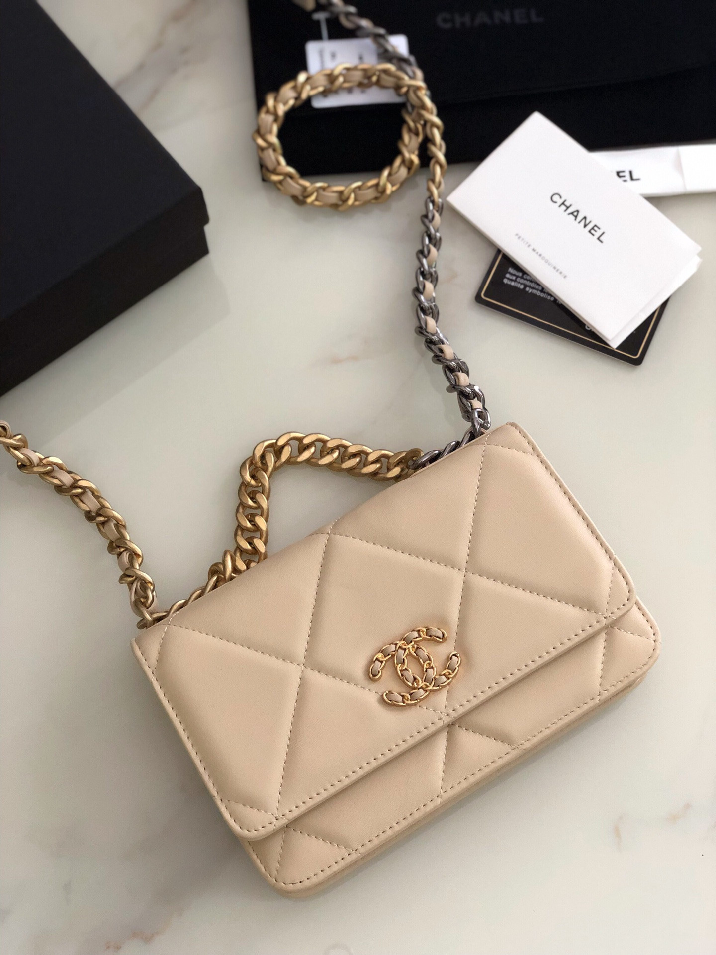 Ch*el classic wallet on chain 4.8 × 7.5 × 1.4 in