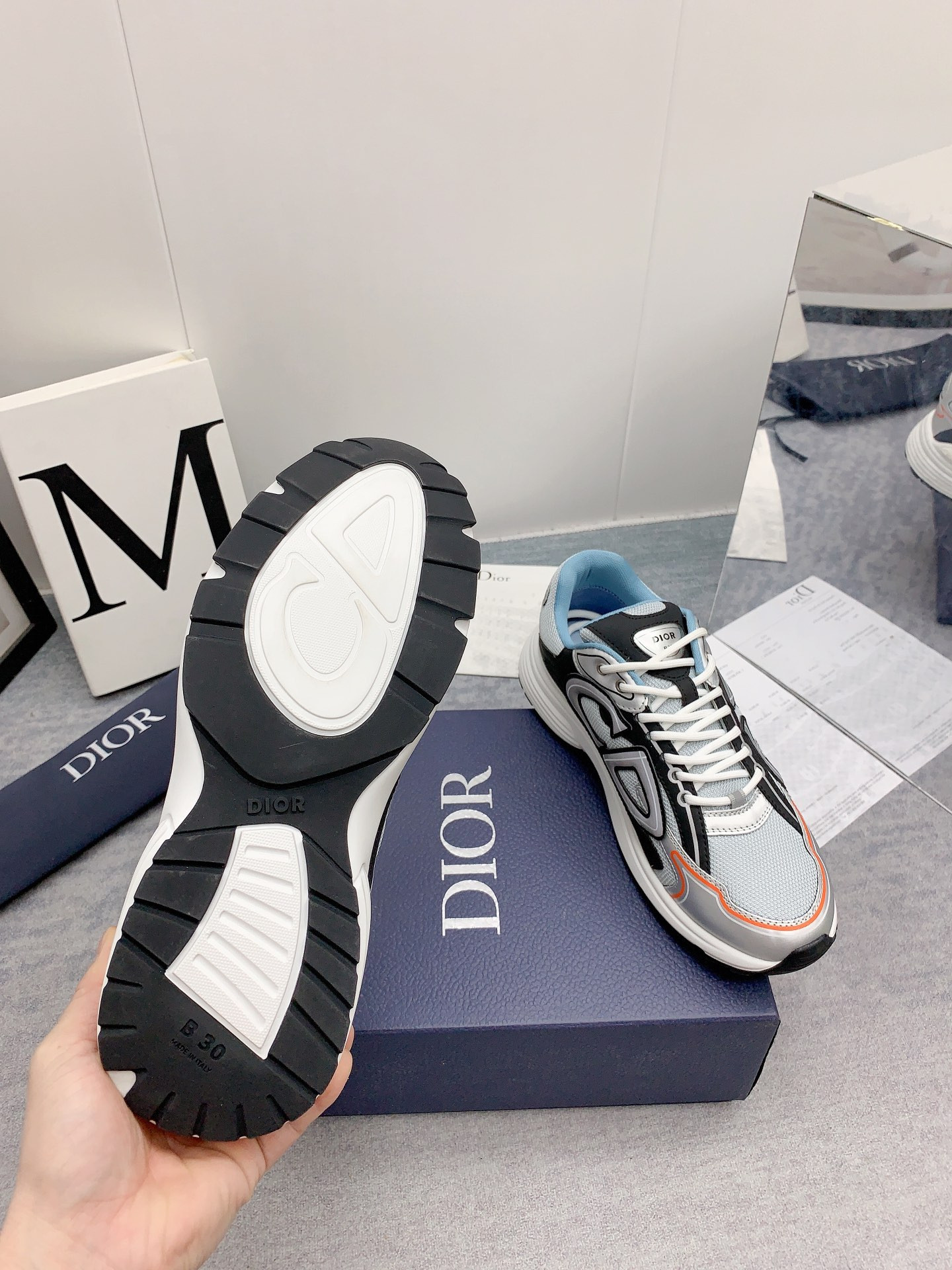 ua D*or b30 silver dark grey