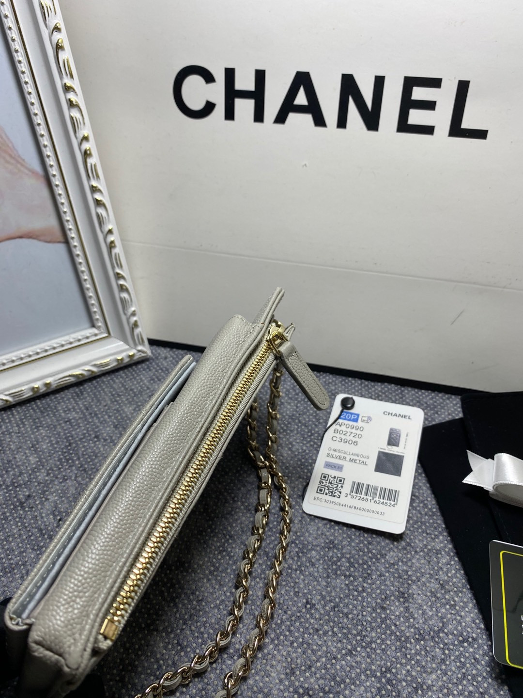 Ch*el long zipped wallet 19-11cm