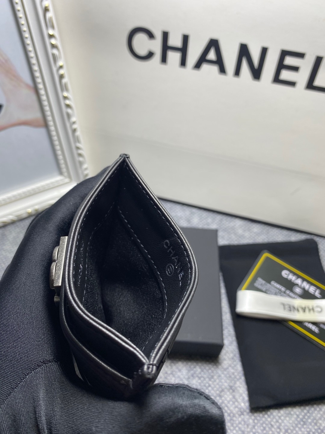 Ch*el card holder 10cm