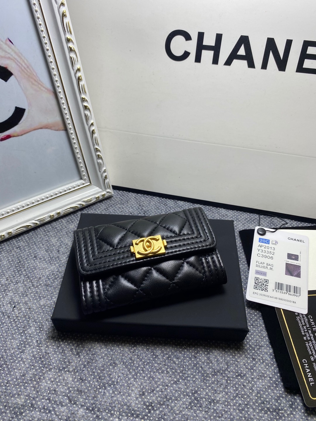 Ch*el flap wallet 12-7cm