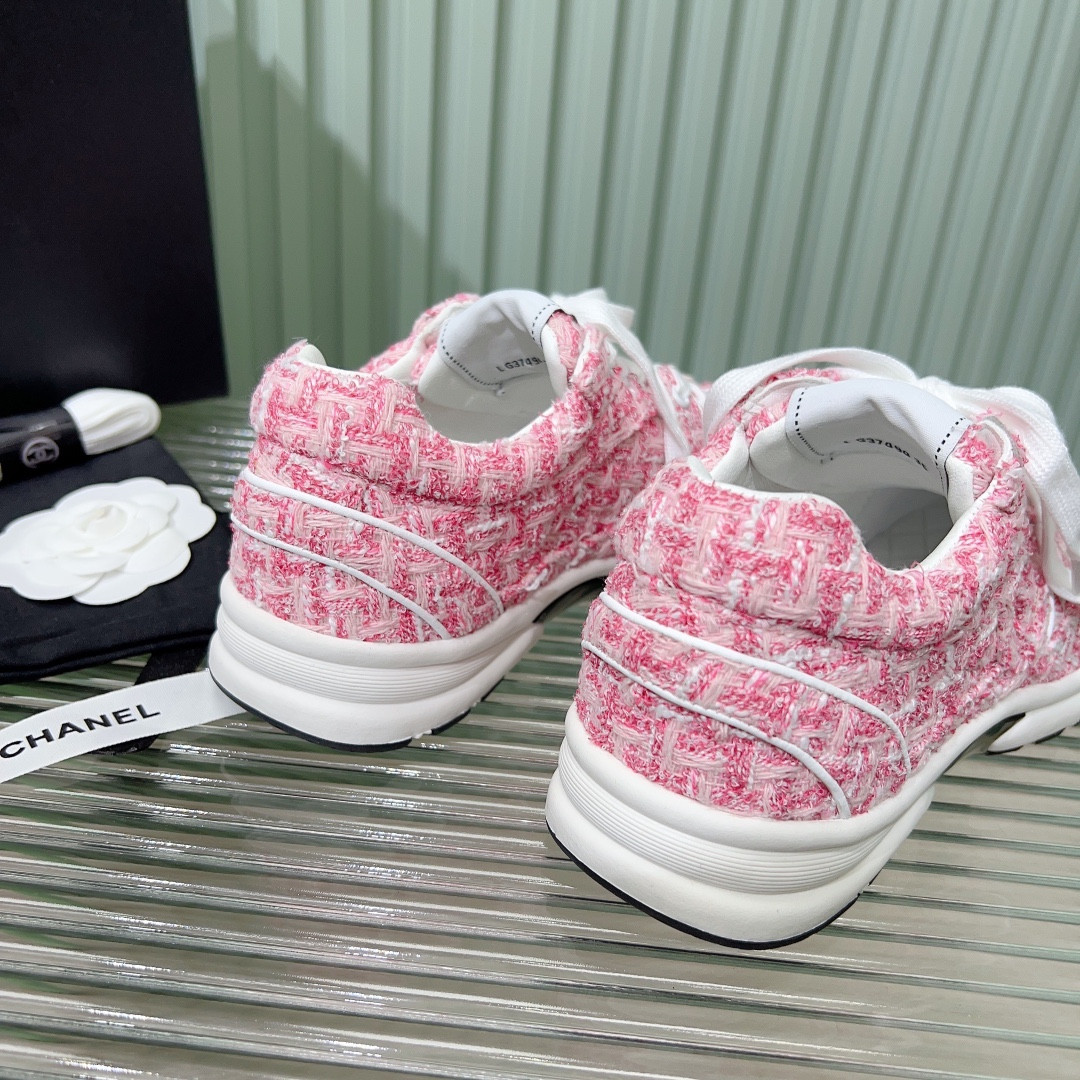 ua Ch*el sneakers tweed