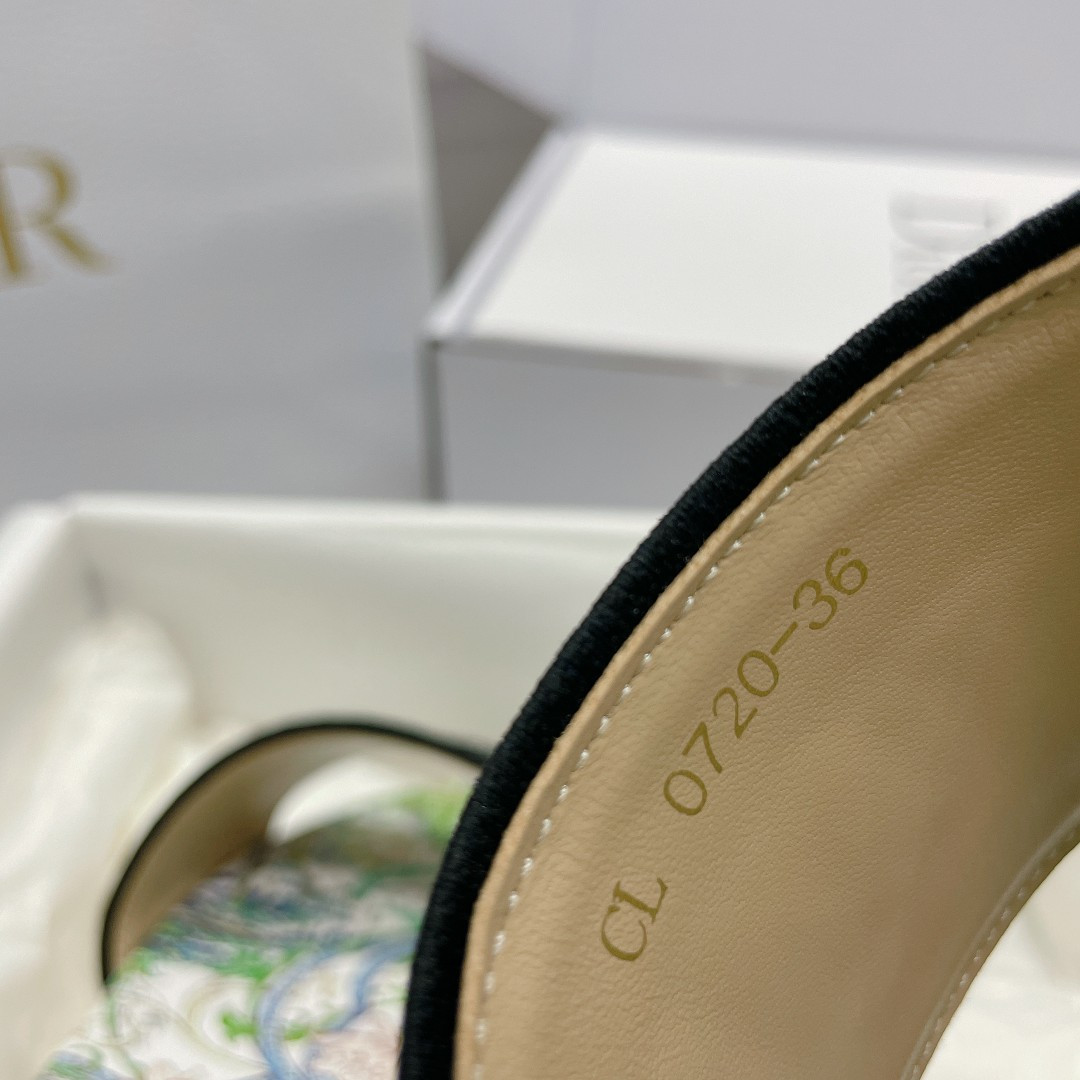 ua D*or dway slide