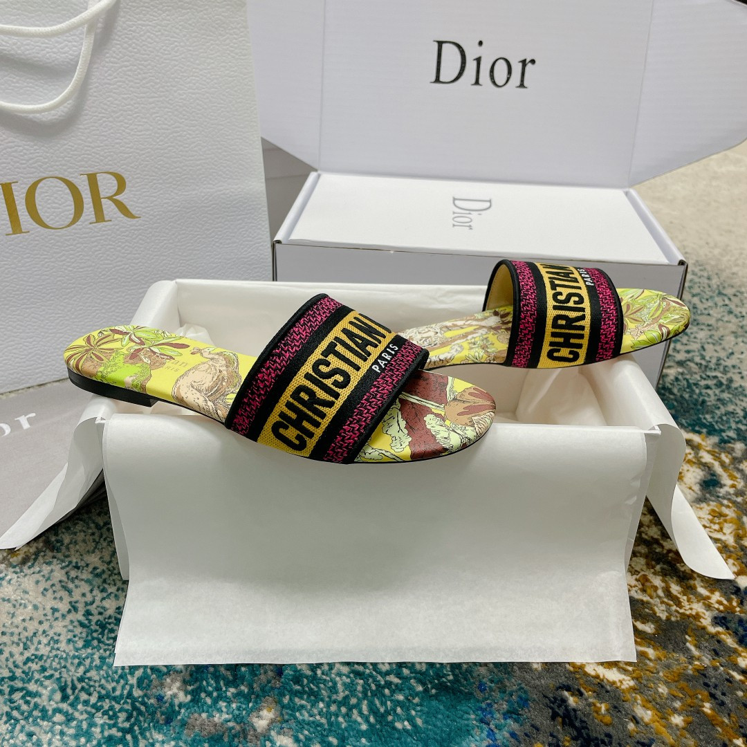ua D*or dway slide