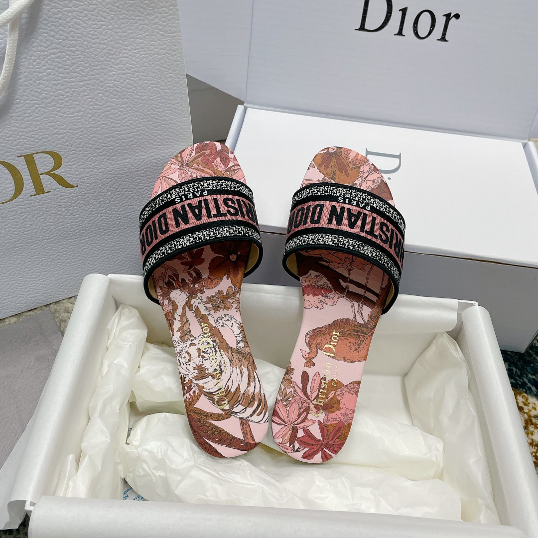 ua D*or dway slide